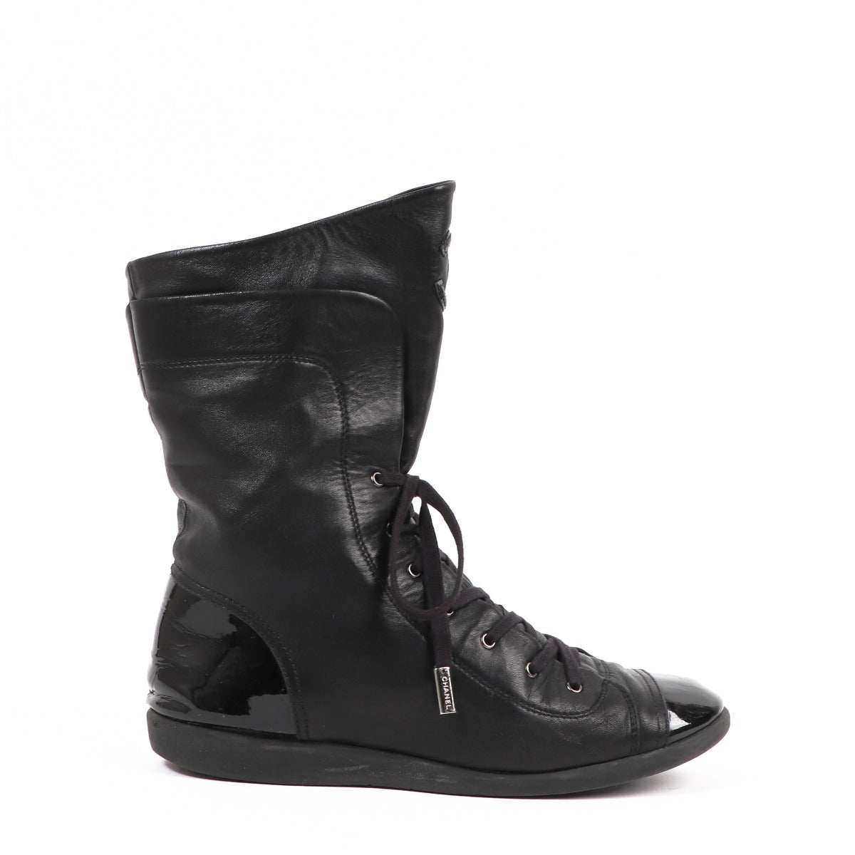 Buy authentic second-hand Chanel Black Leather CC Cap Toe Lace Up Sneakers in Size 41 in very good condition at Labellov in Antwerp.