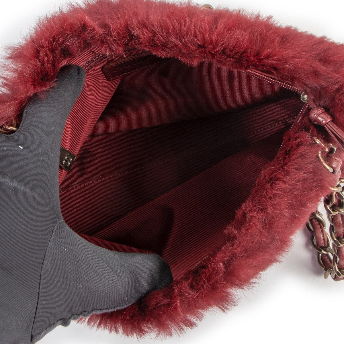 Buy online authentic second hand Chanel Vintage Burgundy Fur/Chain Shoulder Bag in very good condition at Labellov in Antwerp