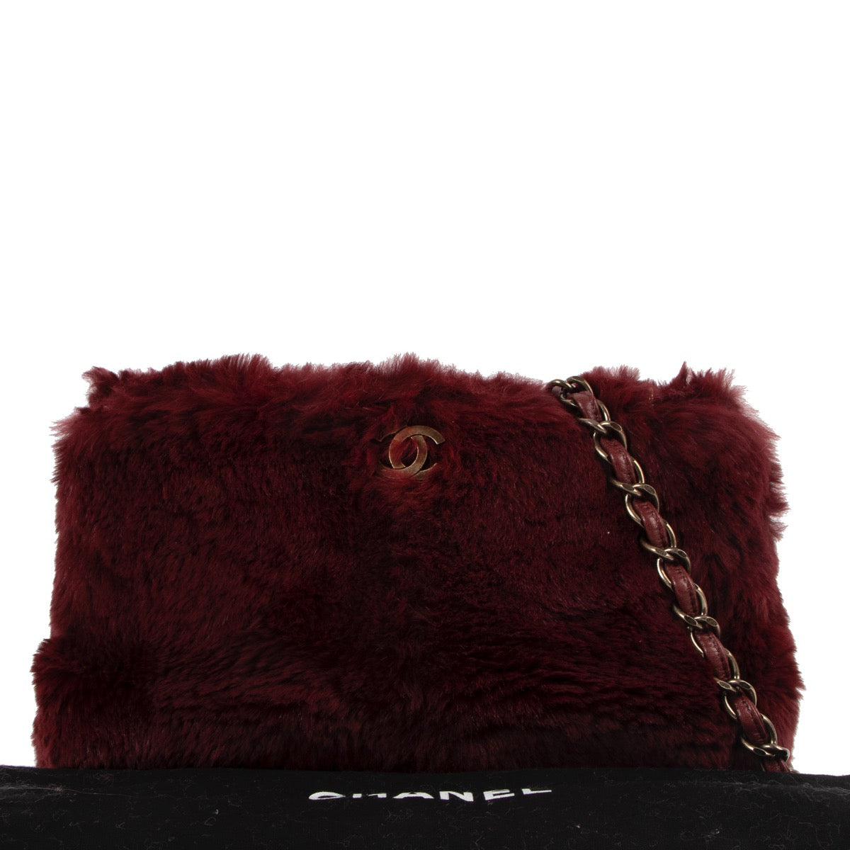 Buy online authentic second hand Chanel Vintage Burgundy Fur/Chain Shoulder Bag in very good condition at Labellov in Antwerp