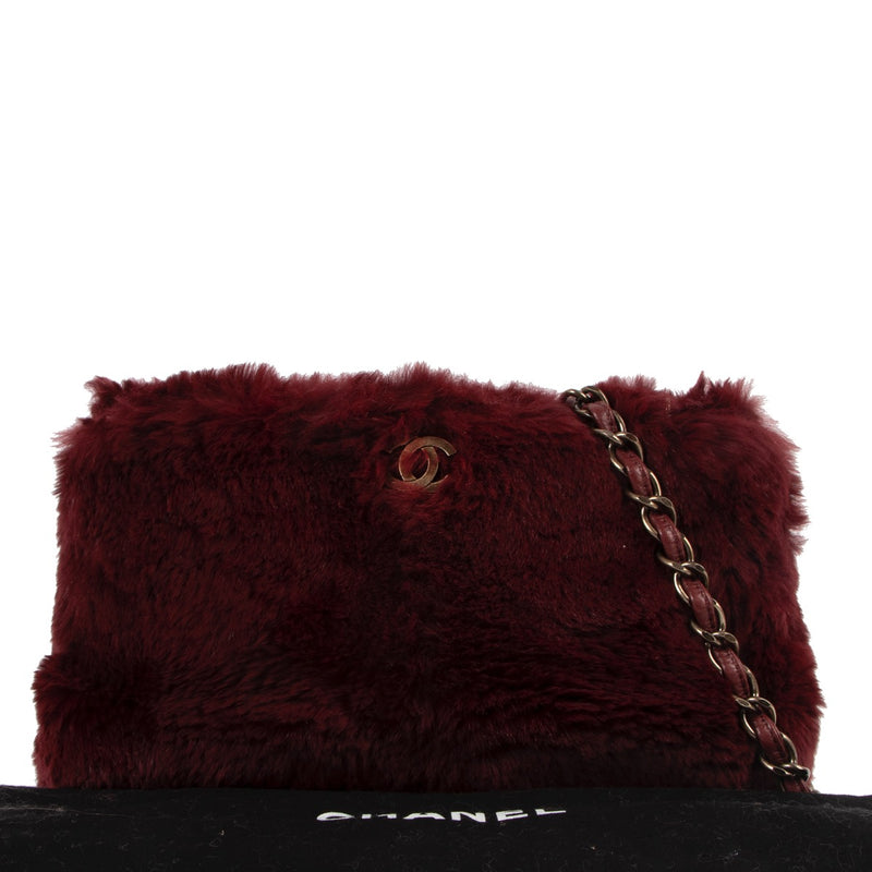Buy online authentic second hand Chanel Vintage Burgundy Fur/Chain Shoulder Bag in very good condition at Labellov in Antwerp