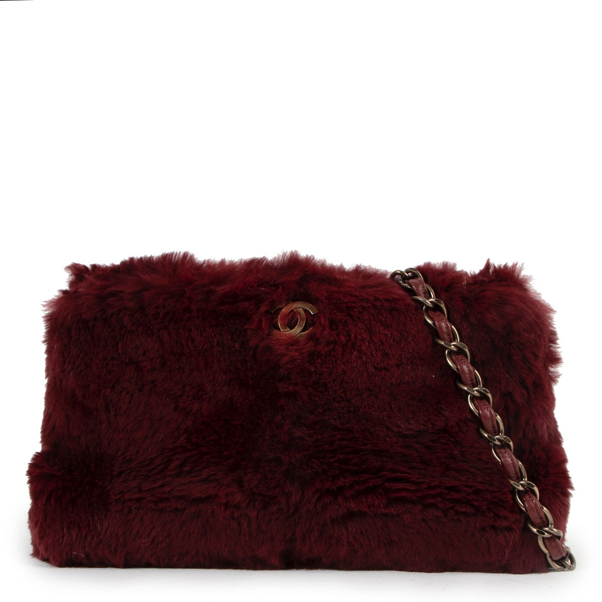 Buy online authentic second hand Chanel Vintage Burgundy Fur/Chain Shoulder Bag in very good condition at Labellov in Antwerp