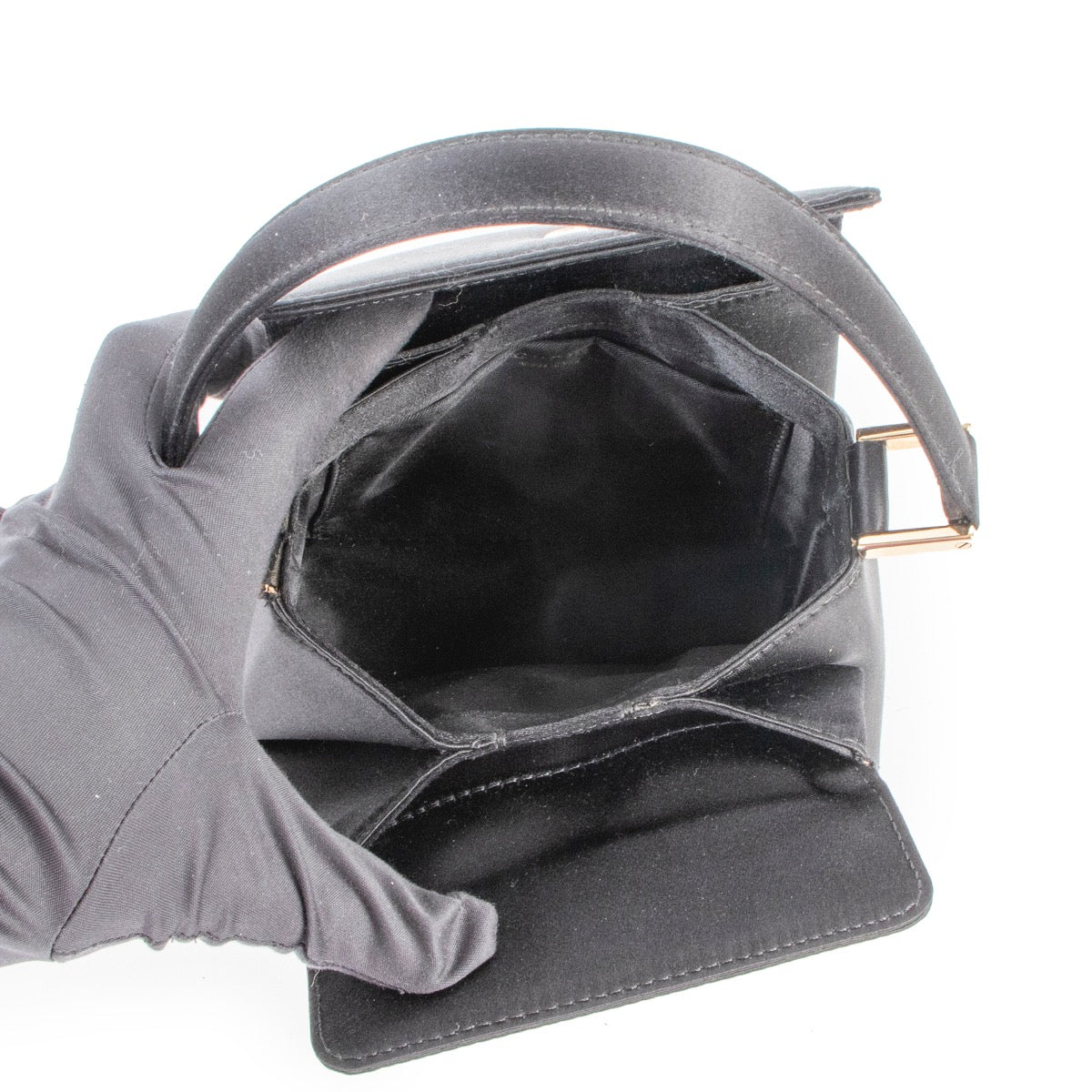 Shop safe online at Labellov in Antwerp this 100% authentic second hand Gucci Black Satin Tom Ford Top Handle Bag