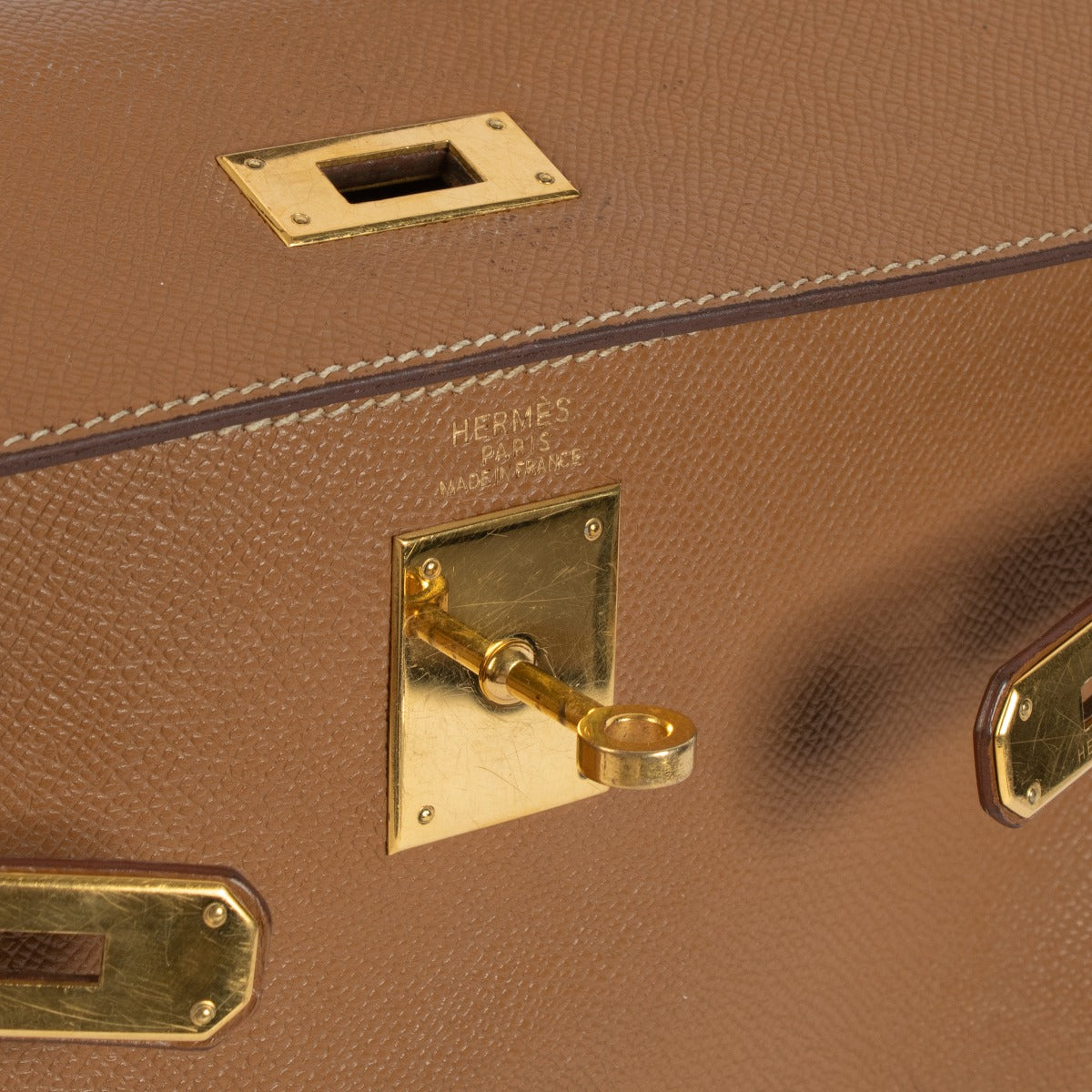 Hermès Vintage Kelly 32 Veau Grain Lisse Doré Bijouterie Dorée