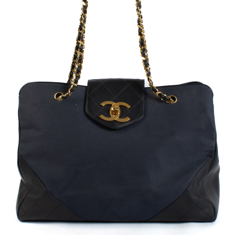 Shop safe online at Labellov in Antwerp, Brussels and Knokke this 100% authentic second hand designer Chanel Navy Blue Vintage Large Tote Bag