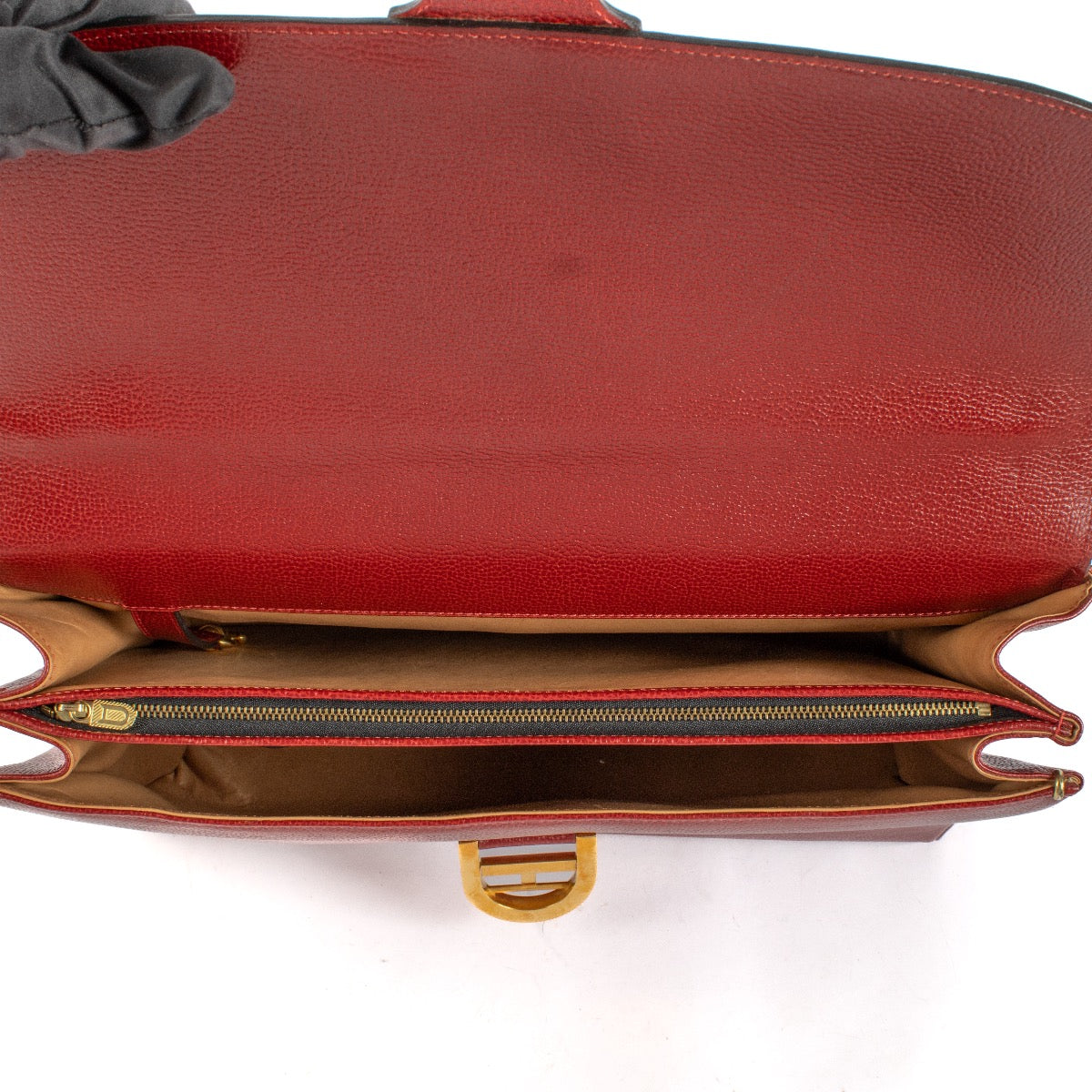 Shop safe online at Labellov in Antwerp, Brussels and Knokke this 100% authentic second hand Delvaux Red Leather Brillant Briefcase