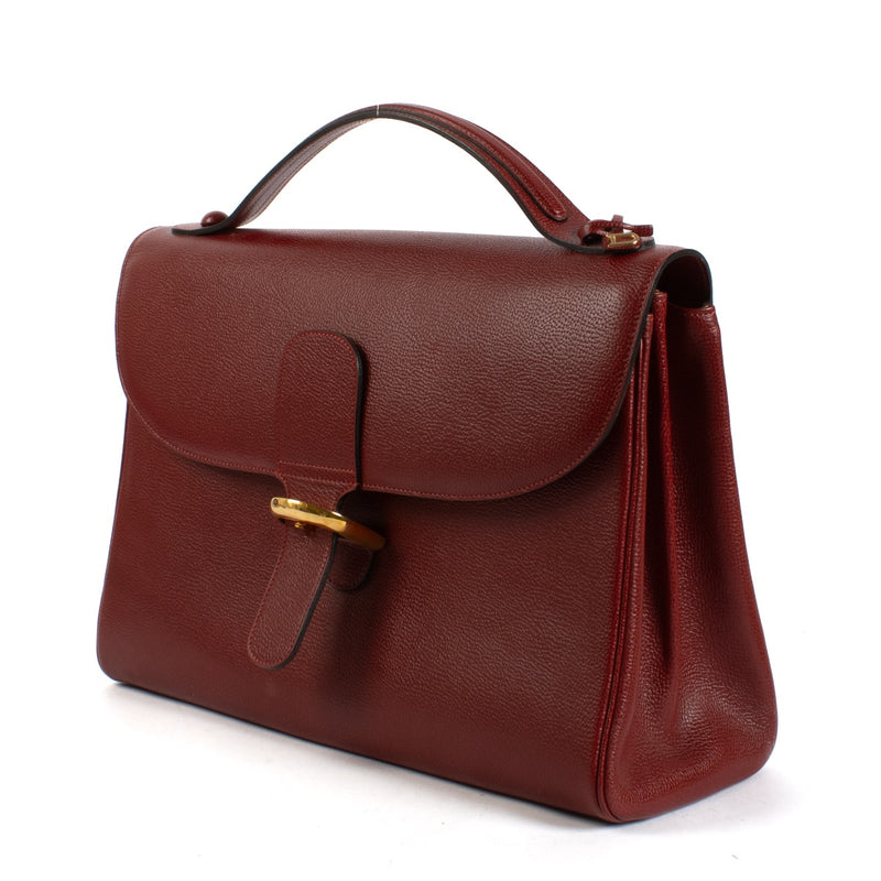 Shop safe online at Labellov in Antwerp, Brussels and Knokke this 100% authentic second hand Delvaux Red Leather Brillant Briefcase