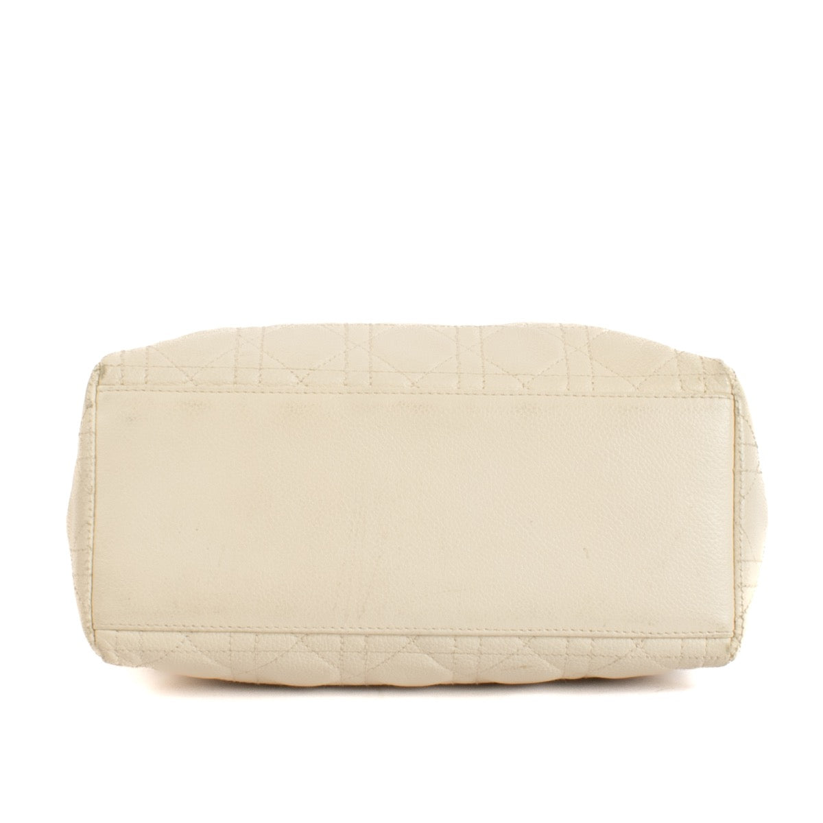 Shop safe online at Labellov in Antwerp, Brussels and Knokke this 100% authentic second hand Christian Dior Vintage Latte Calfskin Cannage Supple Medium Lady Dior Bag