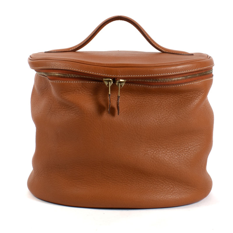 Shop safe online at Labellov in Antwerp, Brussels and Knokke this 100% authentic second hand Hermès Camel Intercity Vanity Case Top Handle