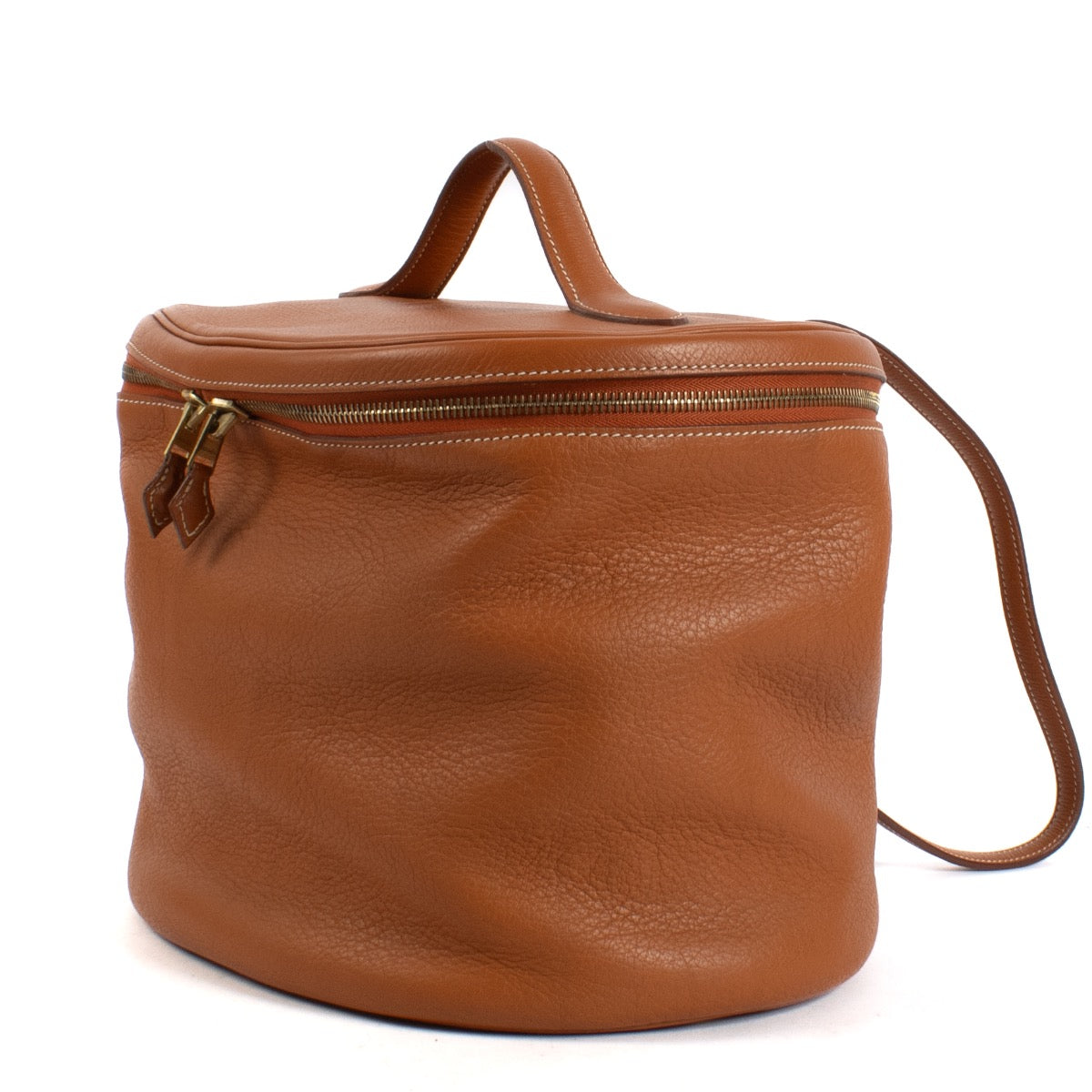 Shop safe online at Labellov in Antwerp, Brussels and Knokke this 100% authentic second hand Hermès Camel Intercity Vanity Case Top Handle