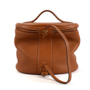 Shop safe online at Labellov in Antwerp, Brussels and Knokke this 100% authentic second hand Hermès Camel Intercity Vanity Case Top Handle