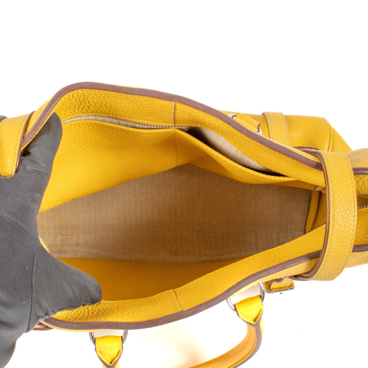 Shop safe online at Labellov in Antwerp, Brussels and Knokke this 100% authentic second hand Hermès Jaune Soleil Pursangle Top Handle Bag