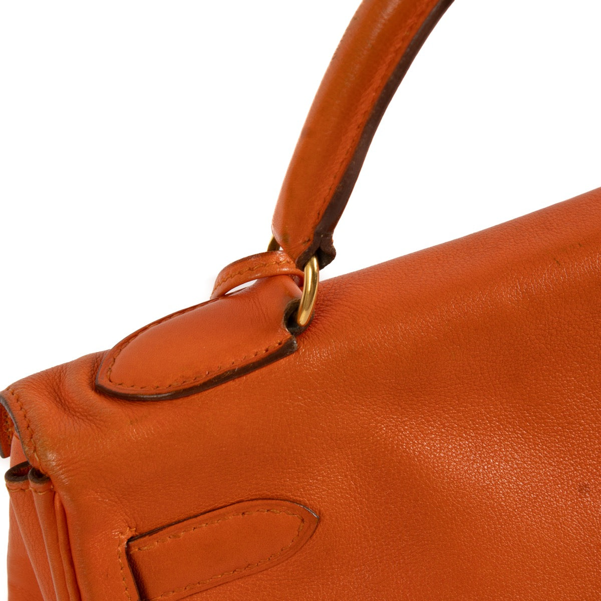 Shop safe online at Labellov in Antwerp, Brussels and Knokke this 100% authentic second hand Hermès Kelly 32 Orange Swift GHW
