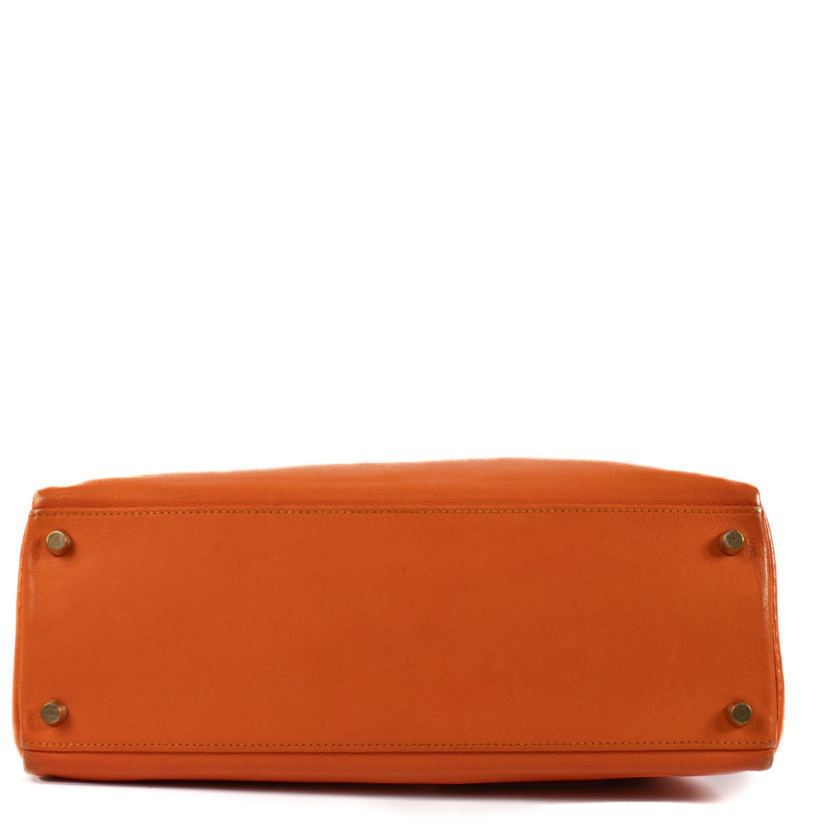 Shop safe online at Labellov in Antwerp, Brussels and Knokke this 100% authentic second hand Hermès Kelly 32 Orange Swift GHW