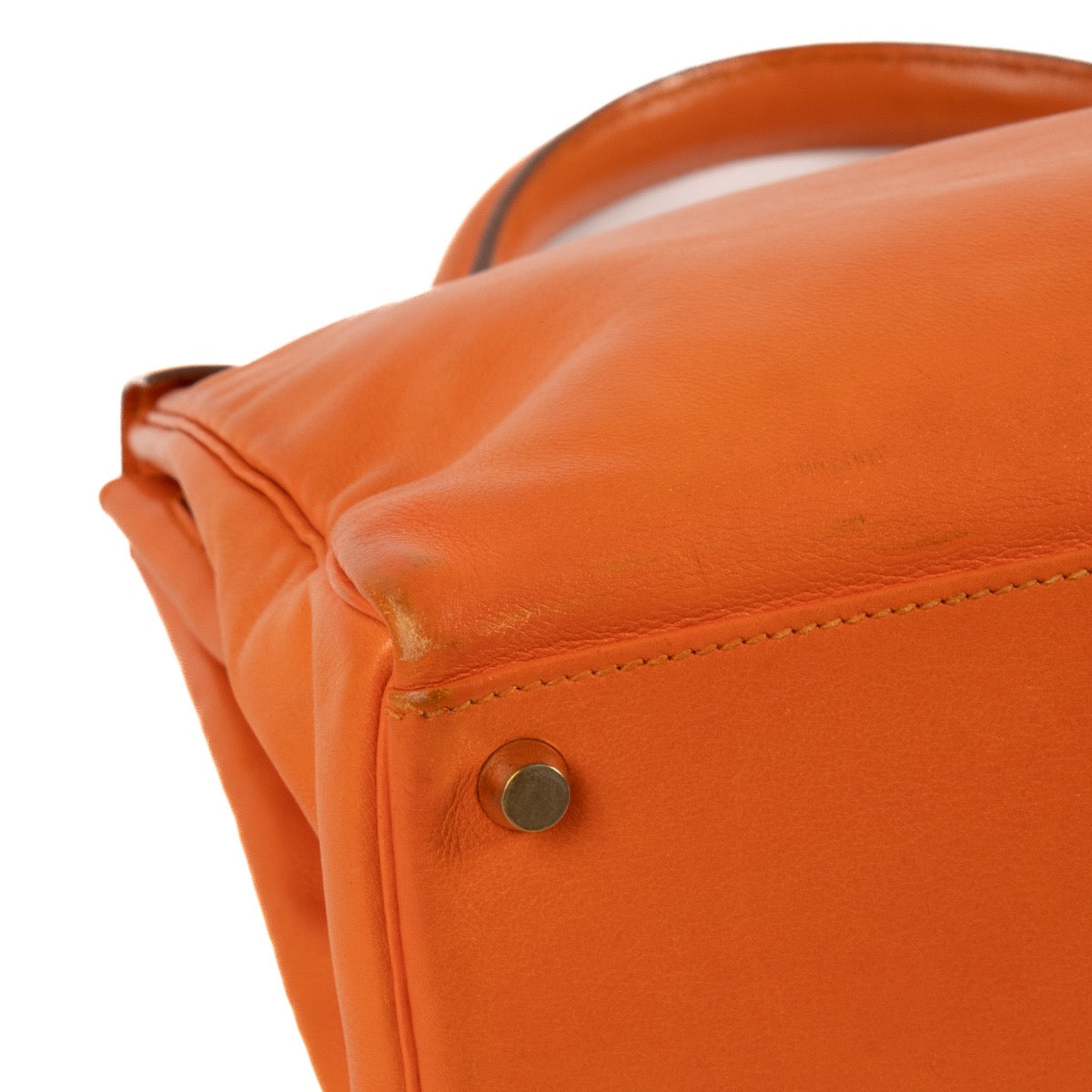 Shop safe online at Labellov in Antwerp, Brussels and Knokke this 100% authentic second hand Hermès Kelly 32 Orange Swift GHW