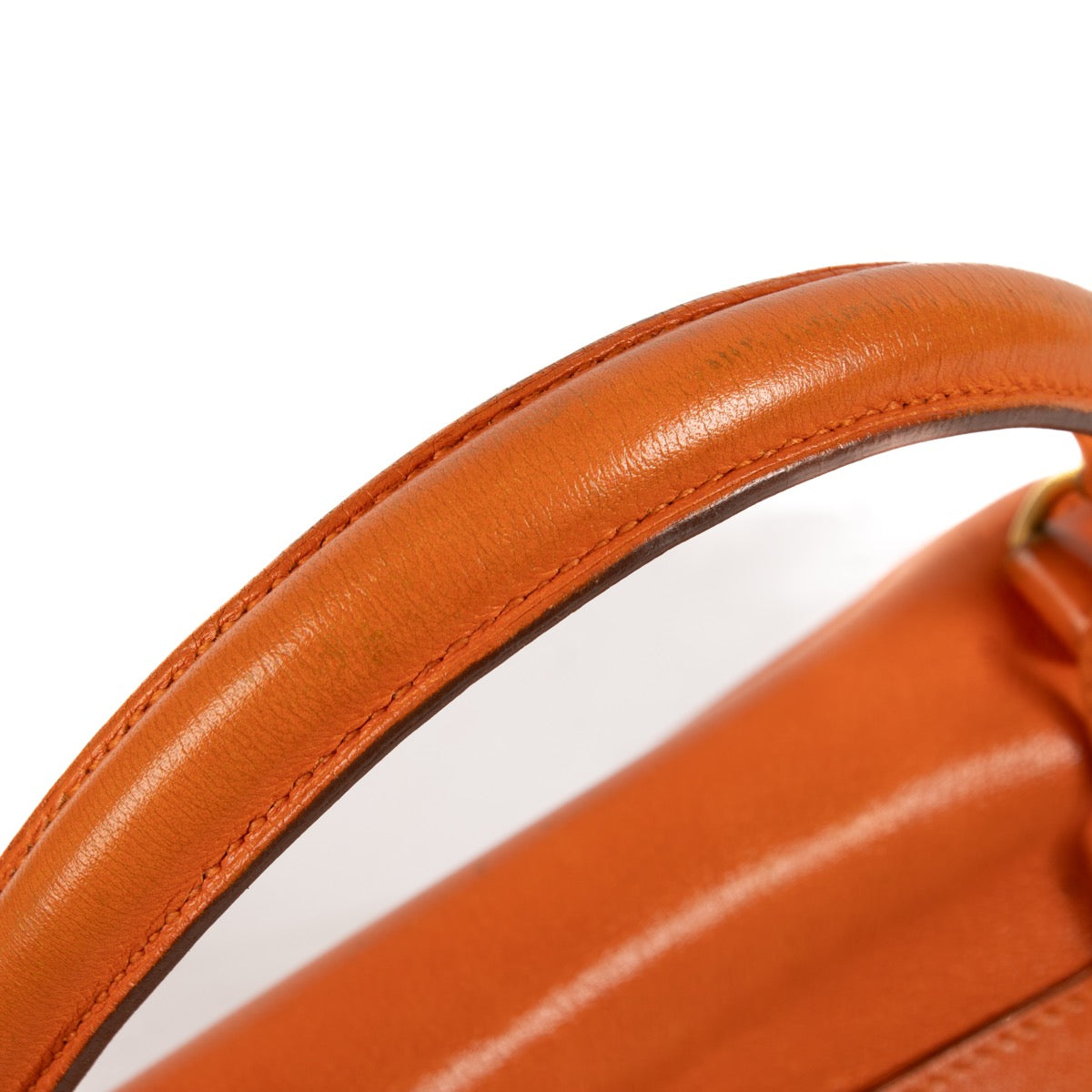 Shop safe online at Labellov in Antwerp, Brussels and Knokke this 100% authentic second hand Hermès Kelly 32 Orange Swift GHW