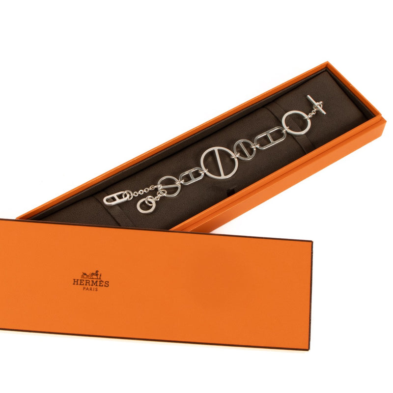 Shop safe online at Labellov in Antwerp, Brussels and Knokke this 100% authentic second hand Hermès Silver Azur Bracelet