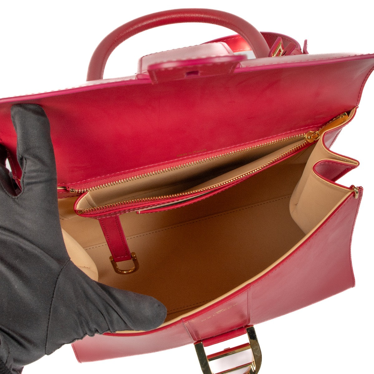 shop safe online Delvaux Raspberry Box Calf Brillant MM Bag. Koop veilig online tegen de beste prijs Delvaux Raspberry Box Calf Brillant MM Bag.