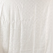 shop safe online at Labellov in Antwerp, Brussels and Knokke this 100% authentic second hand Louis Vuitton White Monogram Classic Shawl