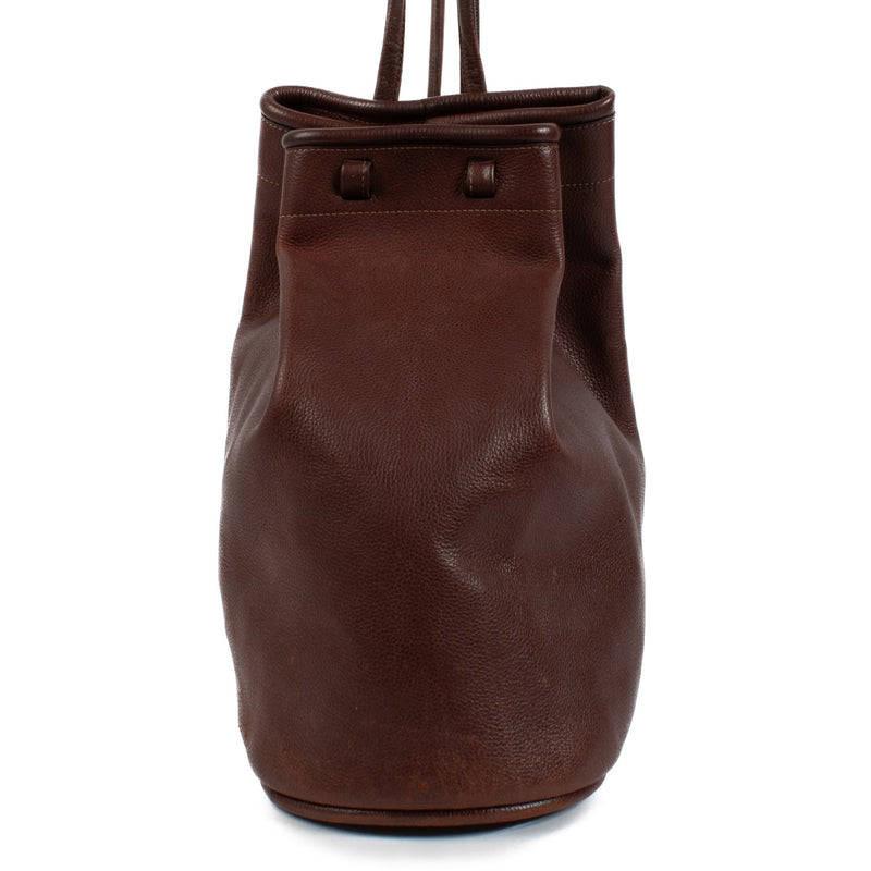 Discover the elegance of this deep Burgundy leather backpack, featuring a structured silhouette and luxurious gold hardware. Perfect for both everyday use and special occasions, this timeless designer piece adds sophistication to any outfit. Shop now on L