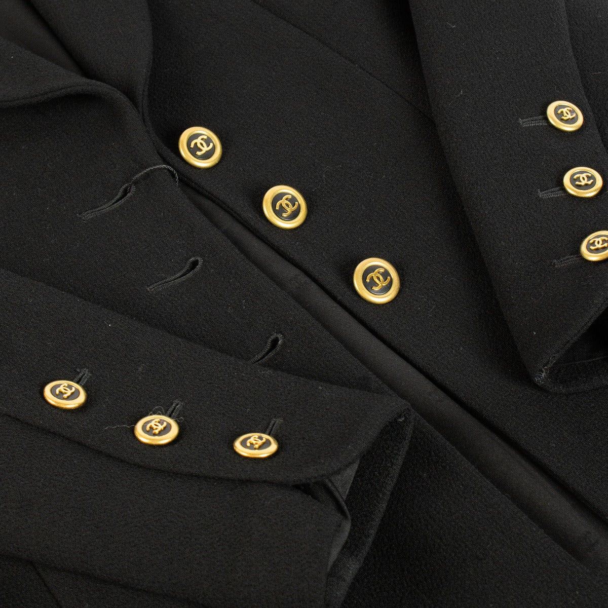Chanel Vintage Zwarte Wollen Jas met Gouden CC-knopen
