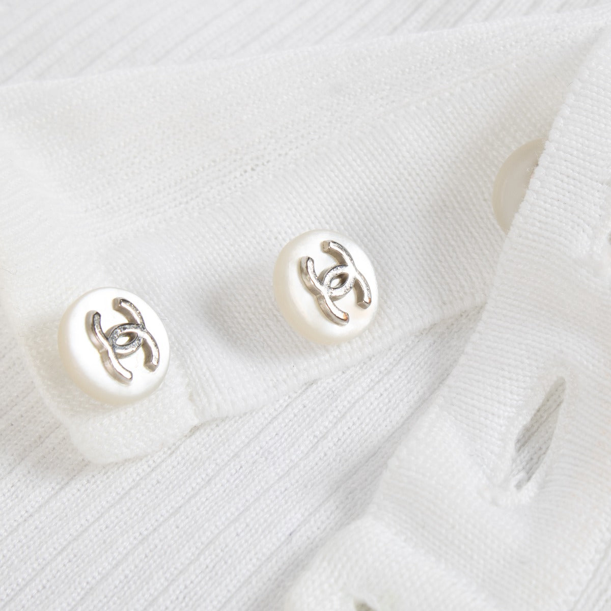 Chanel 97P White Cotton CC Button Sleeveless Top - Size FR40