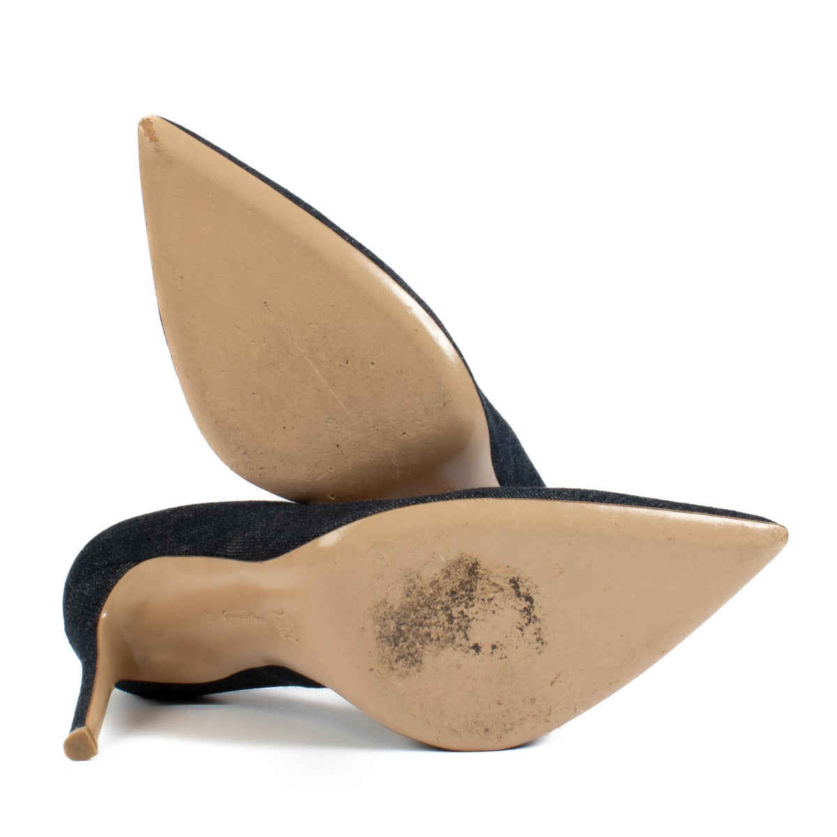 Shop safe online at Labellov in Antwerp, Brussels and Knokke this 100% authentic second hand Gianvito Rossi Denim Pumps - Size 39