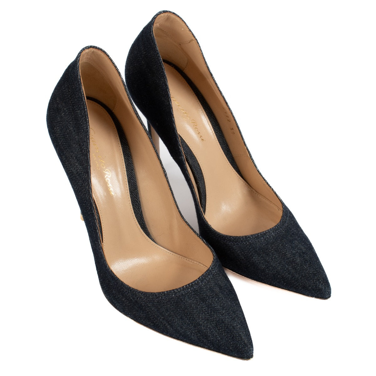 Shop safe online at Labellov in Antwerp, Brussels and Knokke this 100% authentic second hand Gianvito Rossi Denim Pumps - Size 39