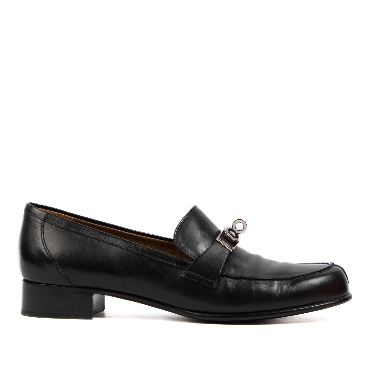 Shop safe online at Labellov in Antwerp, Brussels and Knokke these 100% authentic second hand Hermès Black Leather Destin Loafers - size 38,5