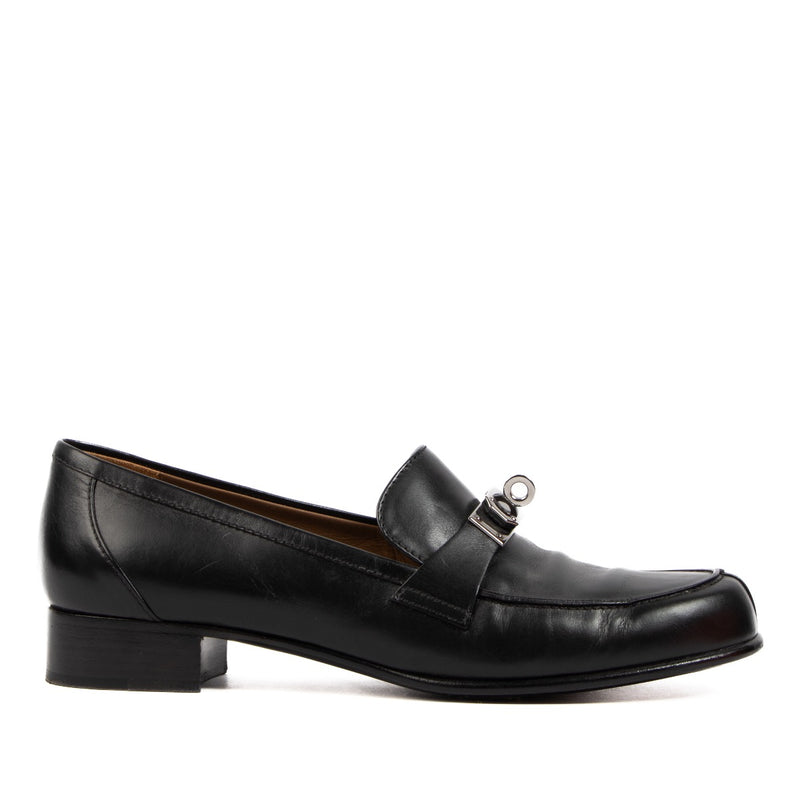 Shop safe online at Labellov in Antwerp, Brussels and Knokke these 100% authentic second hand Hermès Black Leather Destin Loafers - size 38,5