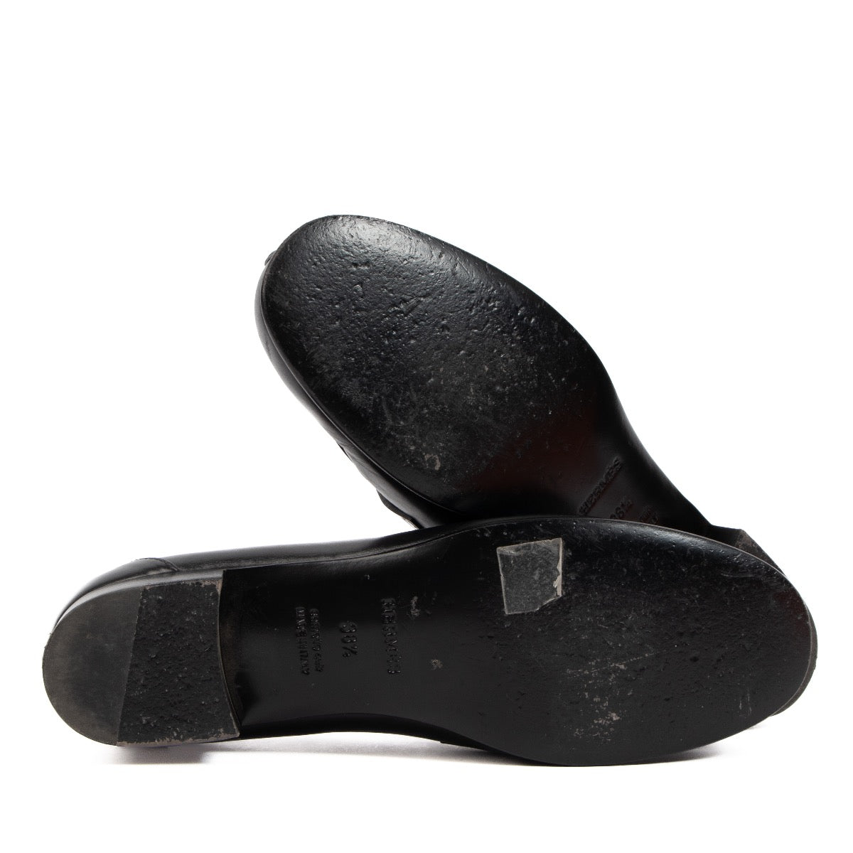 Shop safe online at Labellov in Antwerp, Brussels and Knokke these 100% authentic second hand Hermès Black Leather Destin Loafers - size 38,5