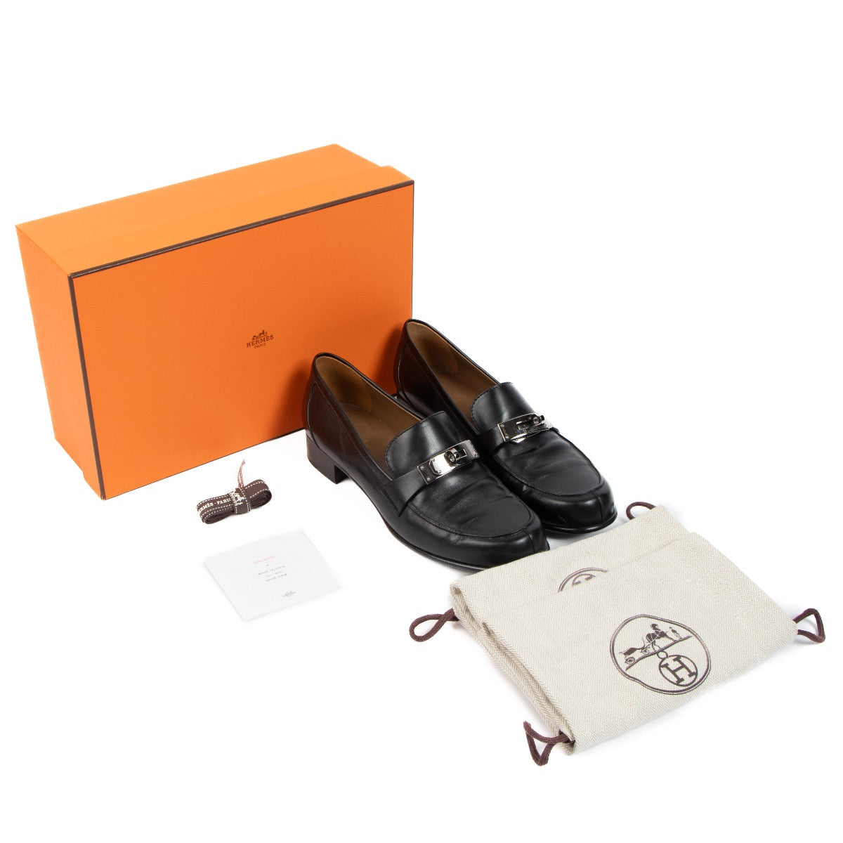Shop safe online at Labellov in Antwerp, Brussels and Knokke these 100% authentic second hand Hermès Black Leather Destin Loafers - size 38,5