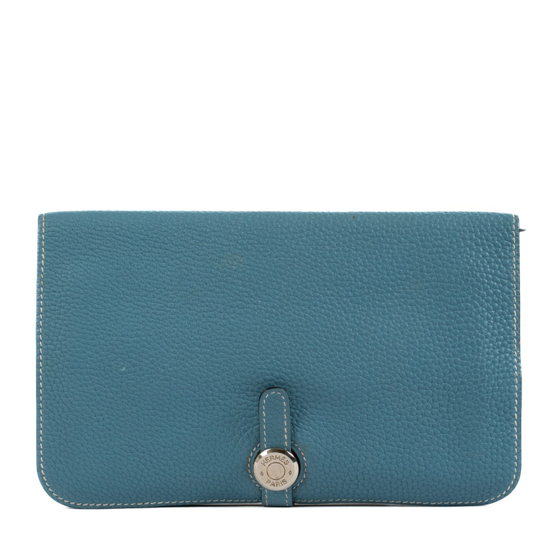 Shop safe online at Labellov in Antwerp, Brussels and Knokke this 100% authentic second hand Hermès Blue Jean Togo Dogon Duo Wallet