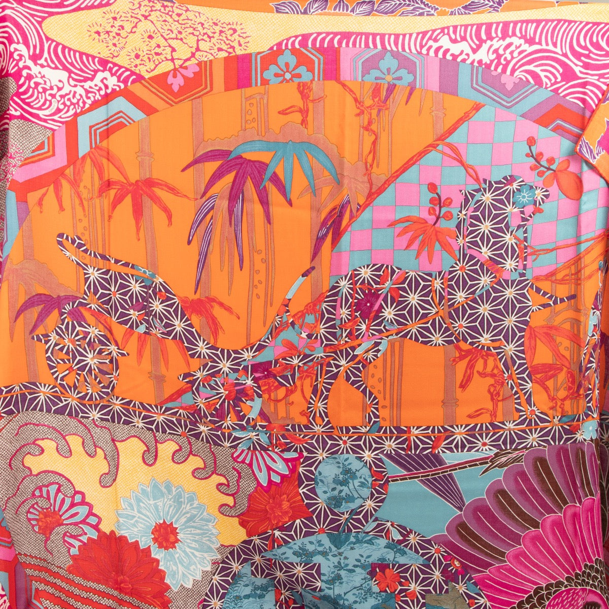 Shop safe online at Labellov in Antwerp, Brussels and knokke this 100% authentic second hand Hermès Pink Ex-libris En Kimonos Cashmere/Silk Shawl