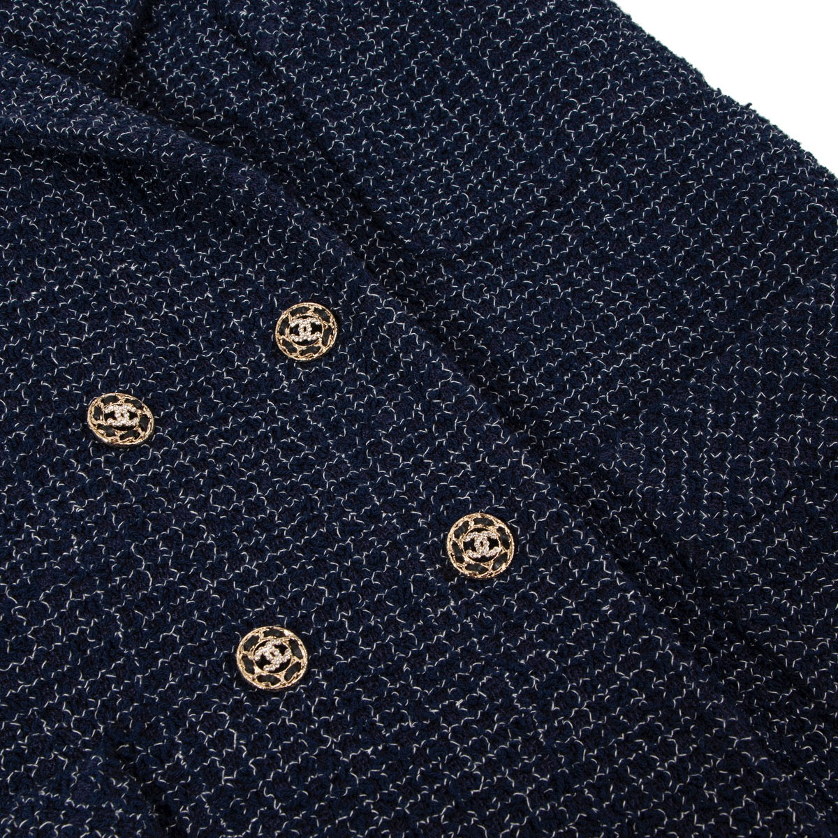 achetez vos pieces Chanel préféré chez Labellov.com