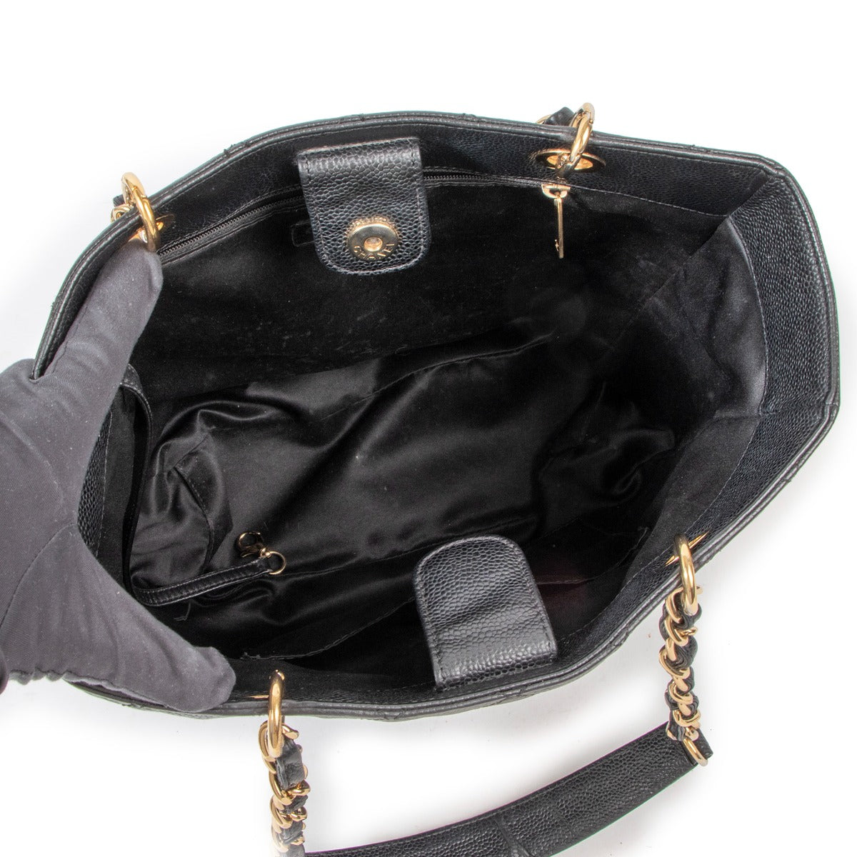 Sac cabas Chanel Petite Shopping en caviar noir avec logo CC