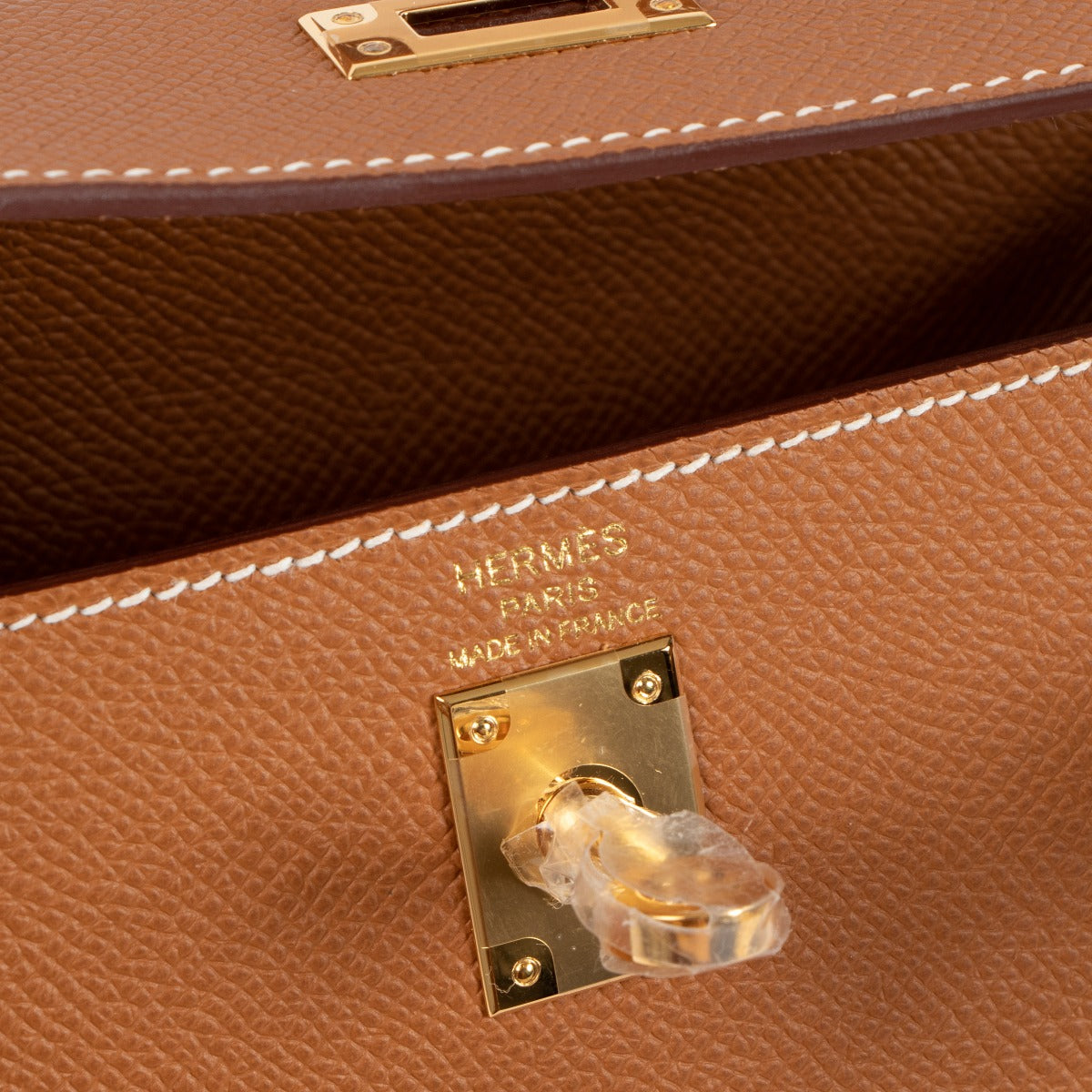 Hermes 2023 Kelly 25 Gold Epsom Sellier Logo Stamp Detail