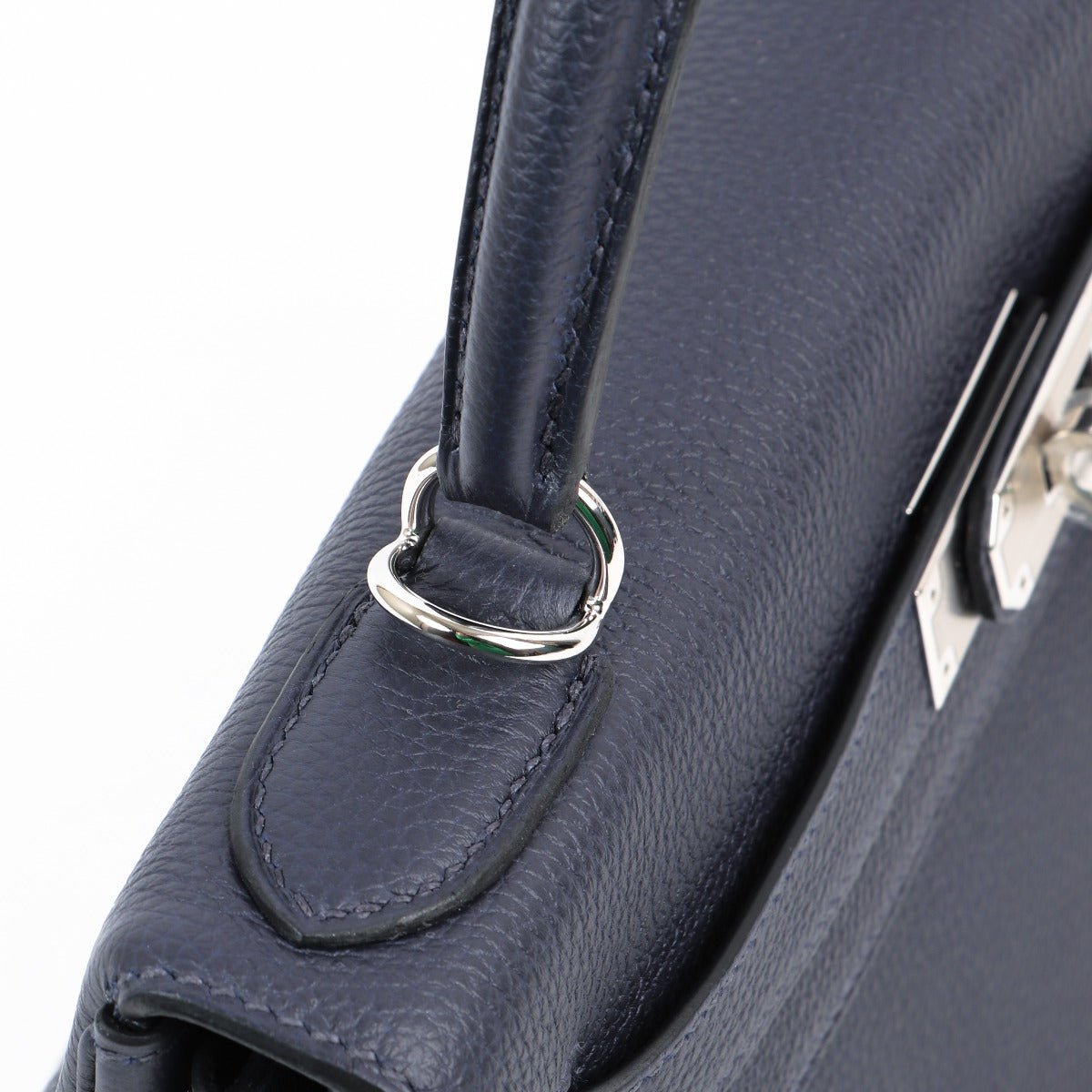 Shop authentic second hand luxury designer vintage Hermes Kelly 28 by Labellov.com