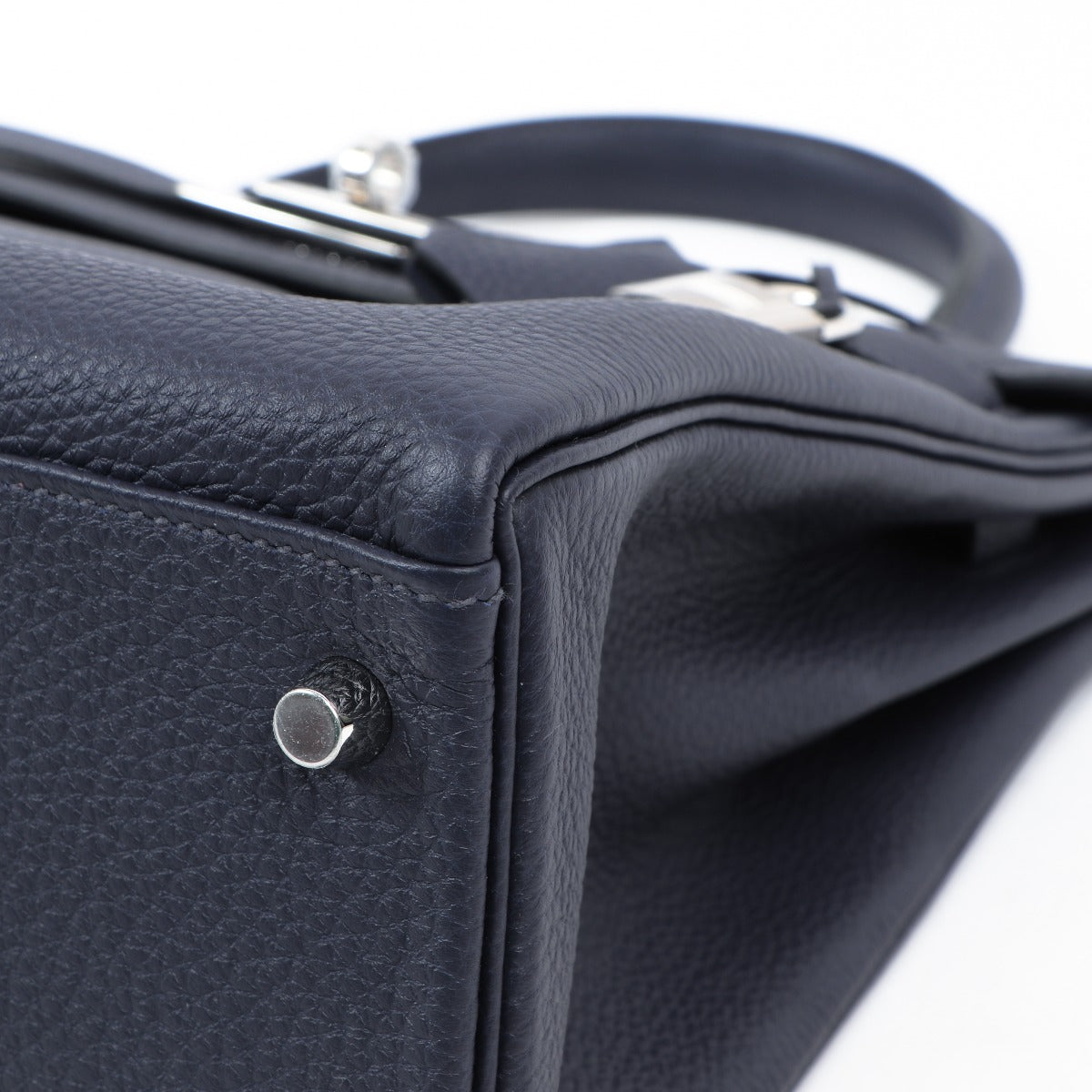 Shop authentic second hand luxury designer vintage Hermes Kelly 28 by Labellov.com