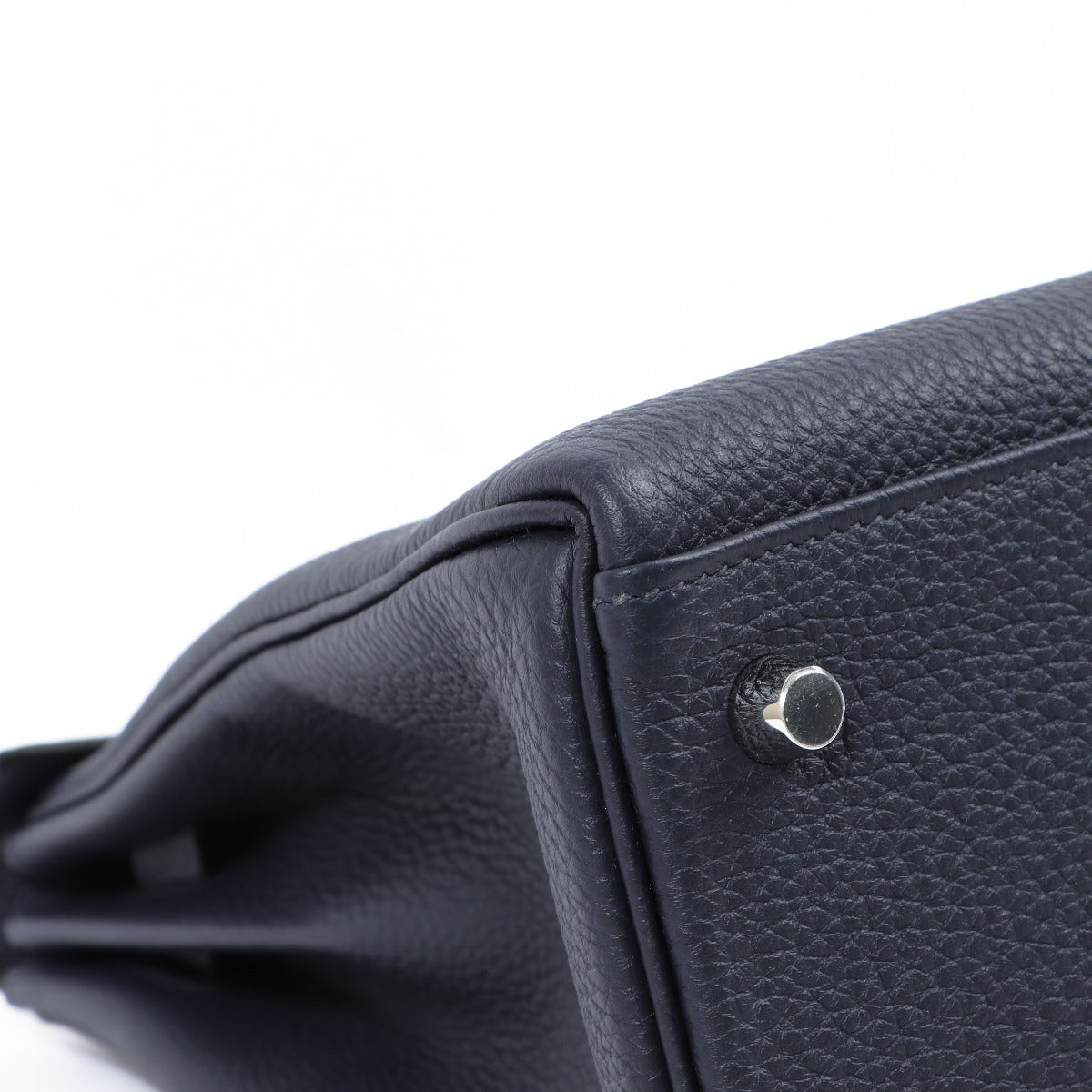 Shop authentic second hand luxury designer vintage Hermes Kelly 28 by Labellov.com