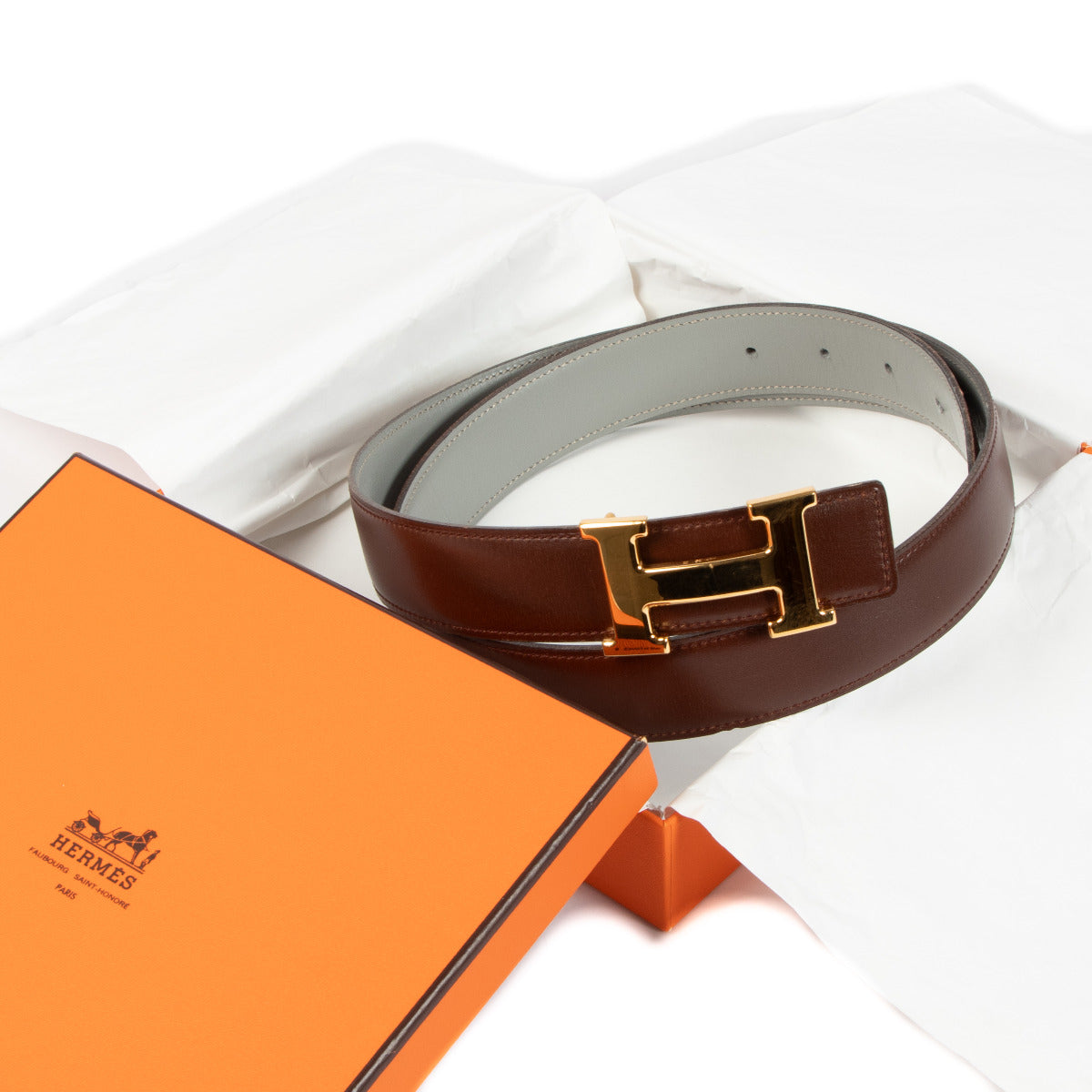 Hermès Brown & Grey H Buckle Belt - size 90 aan de beste prijs bij Labellov tweedehands luxe in Antwerpen en Knokke. We buy and sell your preloved and brand new designer bags.