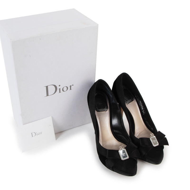 Shop safe online at Labellov in Antwerp these 100% authentic second hand Christian Dior Black Suede Anniversary Pumps - size 37,5