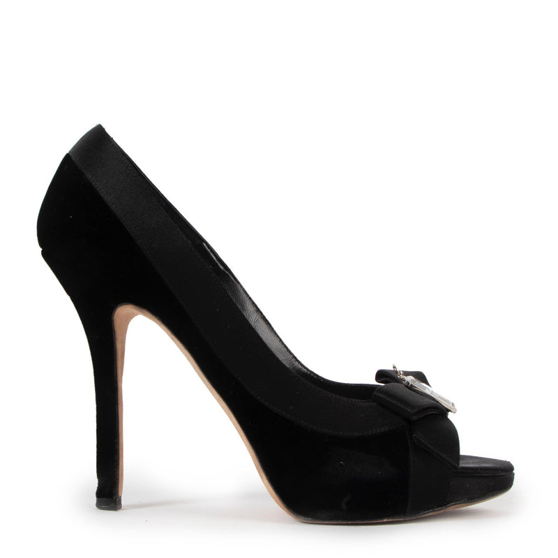 Shop safe online at Labellov in Antwerp these 100% authentic second hand Christian Dior Black Suede Anniversary Pumps - size 37,5