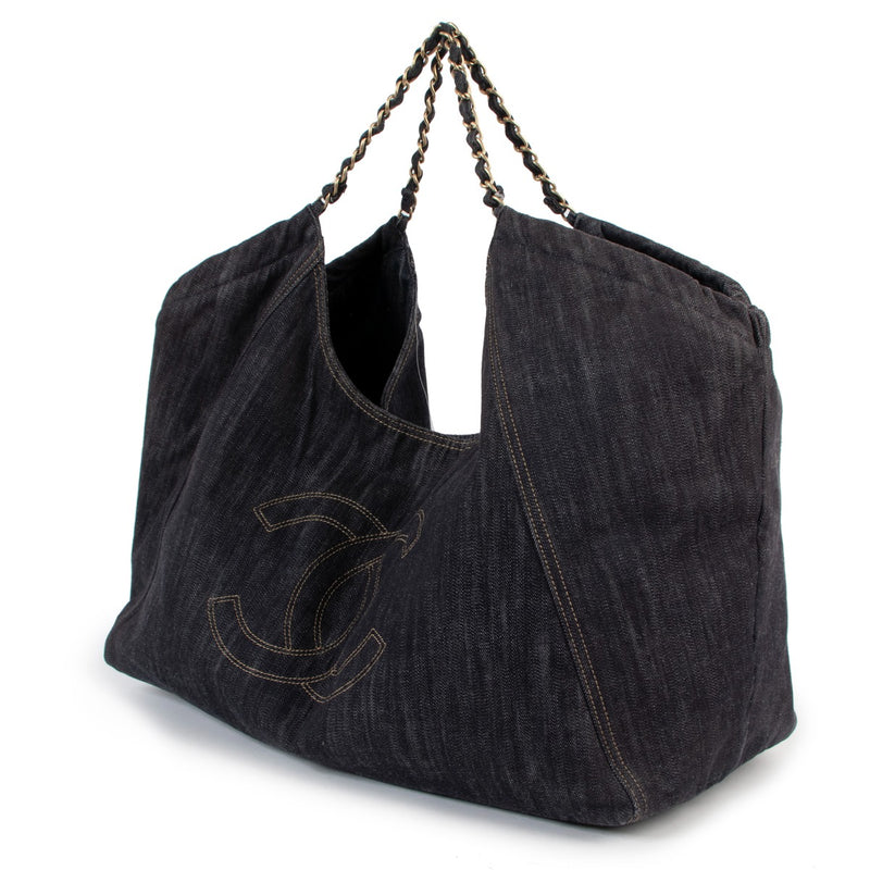 Buy and sell your authentic Chanel Limited Edition Blue Denim XL Coco Cabas Tote Bag for the best price at Labellov secondhand luxury in Antwerp. Buy authenticated luxury safe and secure online.