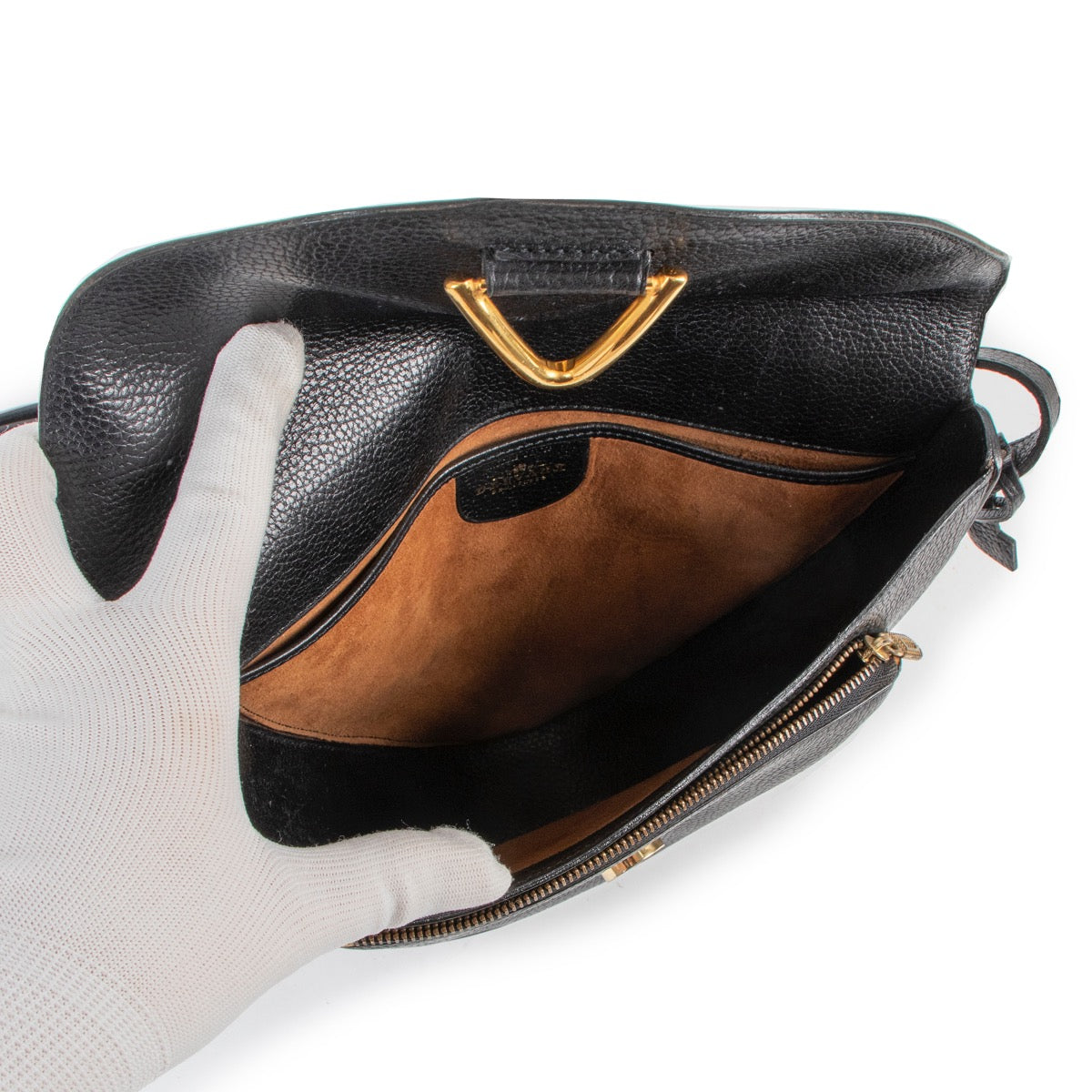 Shop safe online at Labellov in Antwerp this 100% authentic second hand Delvaux Black Pebbled Leather Crossbody