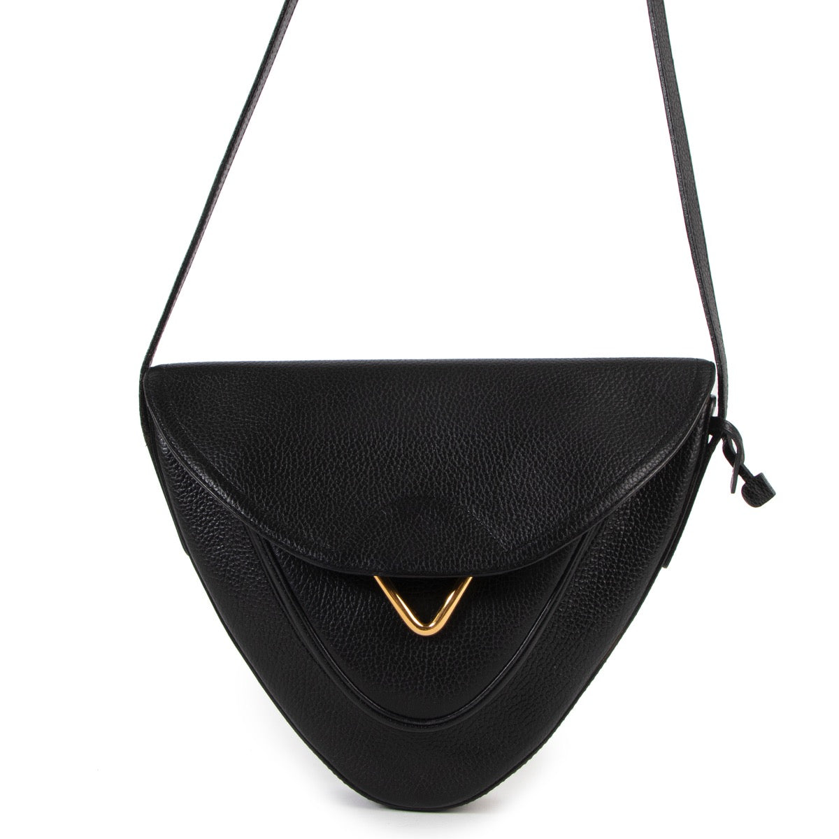 Shop safe online at Labellov in Antwerp this 100% authentic second hand Delvaux Black Pebbled Leather Crossbody