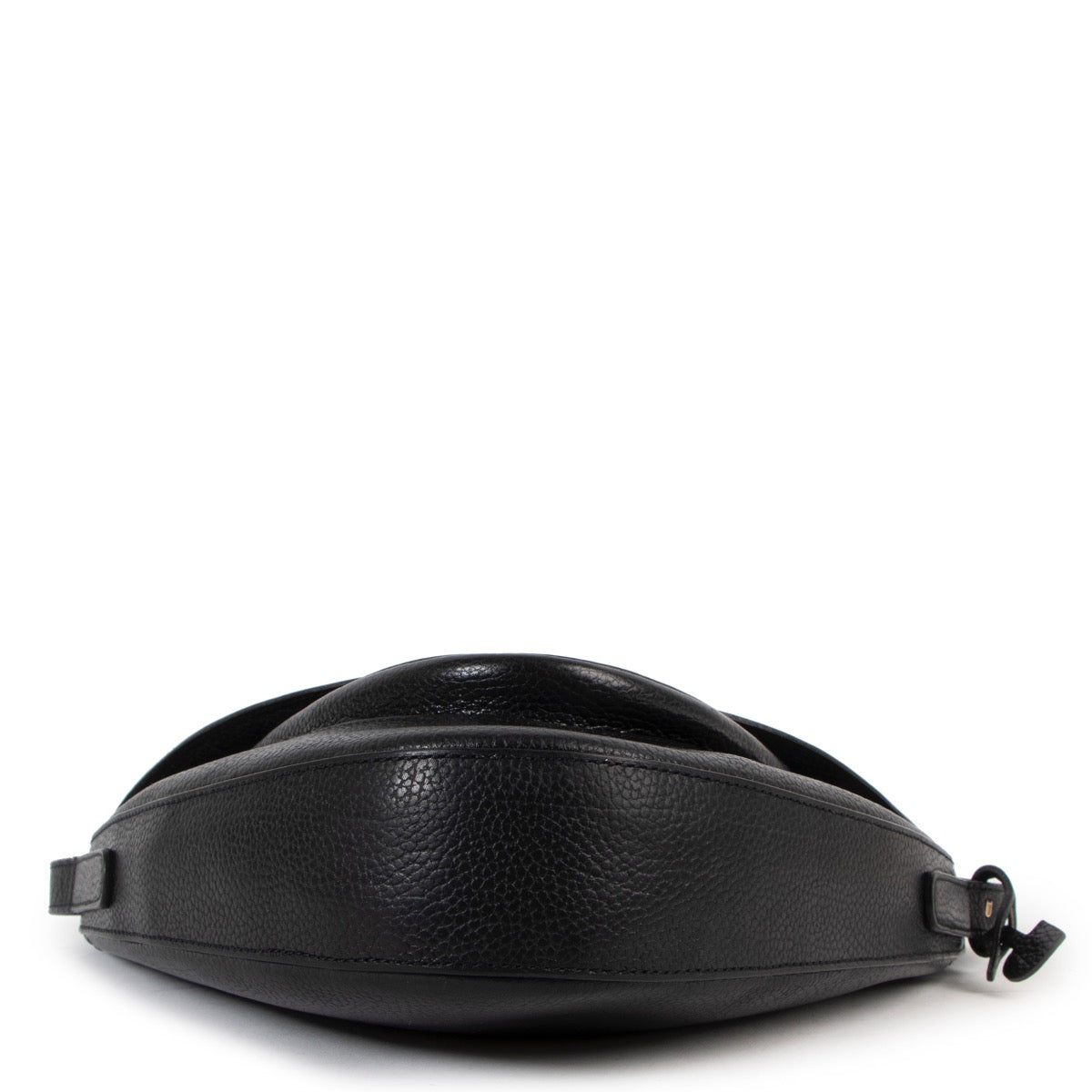 Shop safe online at Labellov in Antwerp this 100% authentic second hand Delvaux Black Pebbled Leather Crossbody