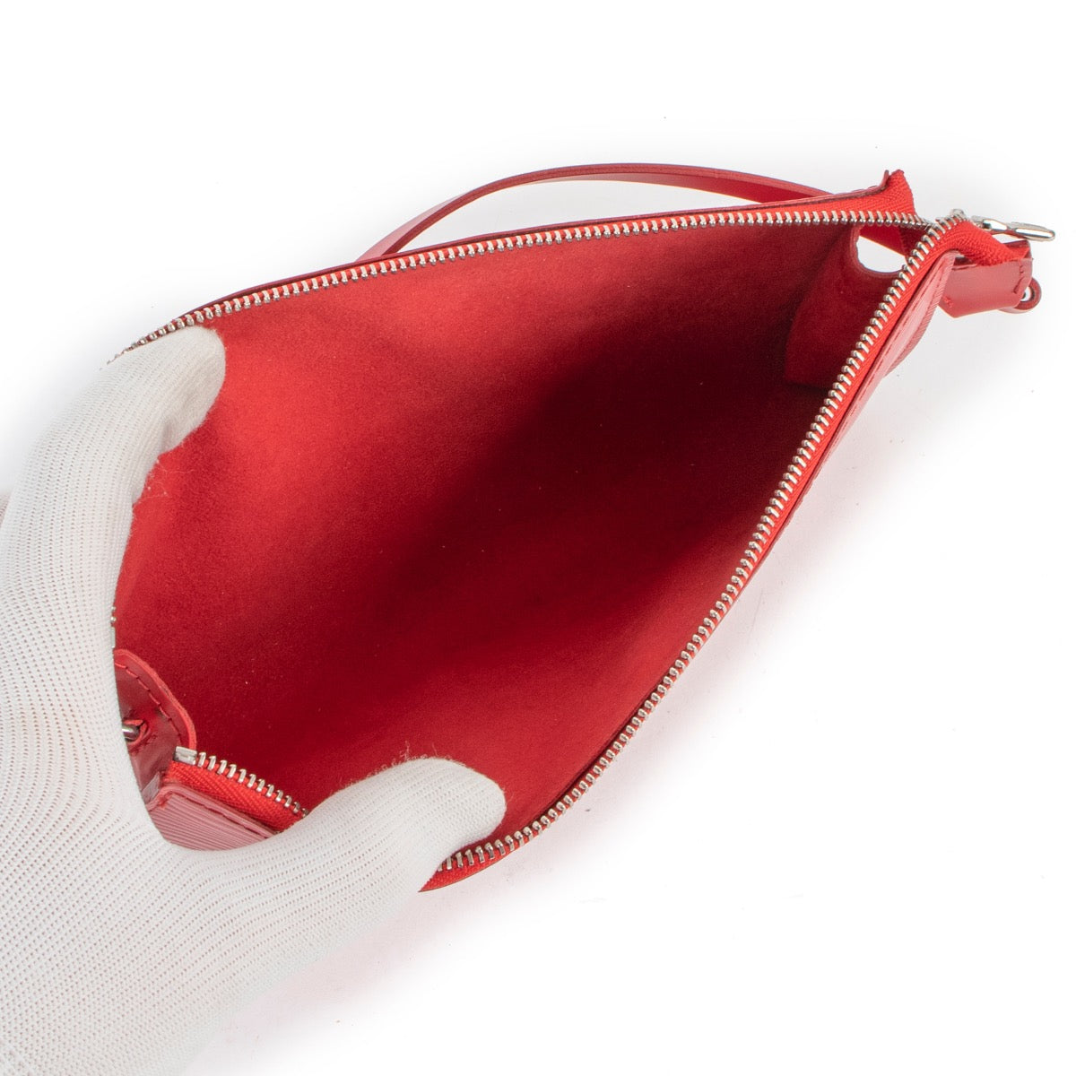 Shop safe online at Labellov in Antwerp this 100% authentic second hand Louis Vuitton Red Epi Leather Pochette Accessoires
