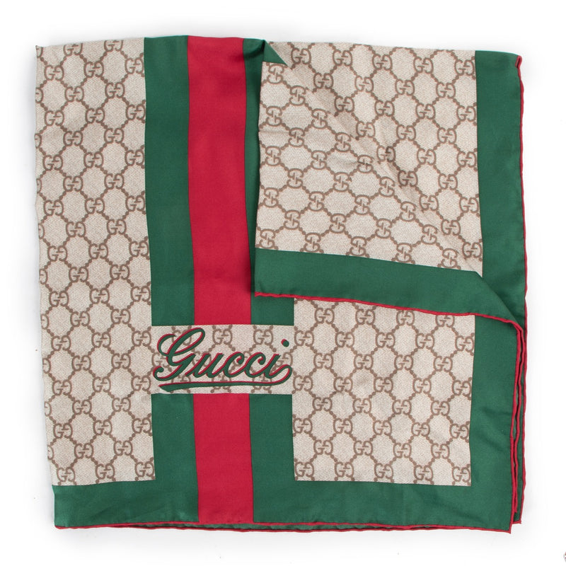Shop safe online at Labellov in Antwerp this 100% authentic second hand Gucci Monogram Silk Scarf
