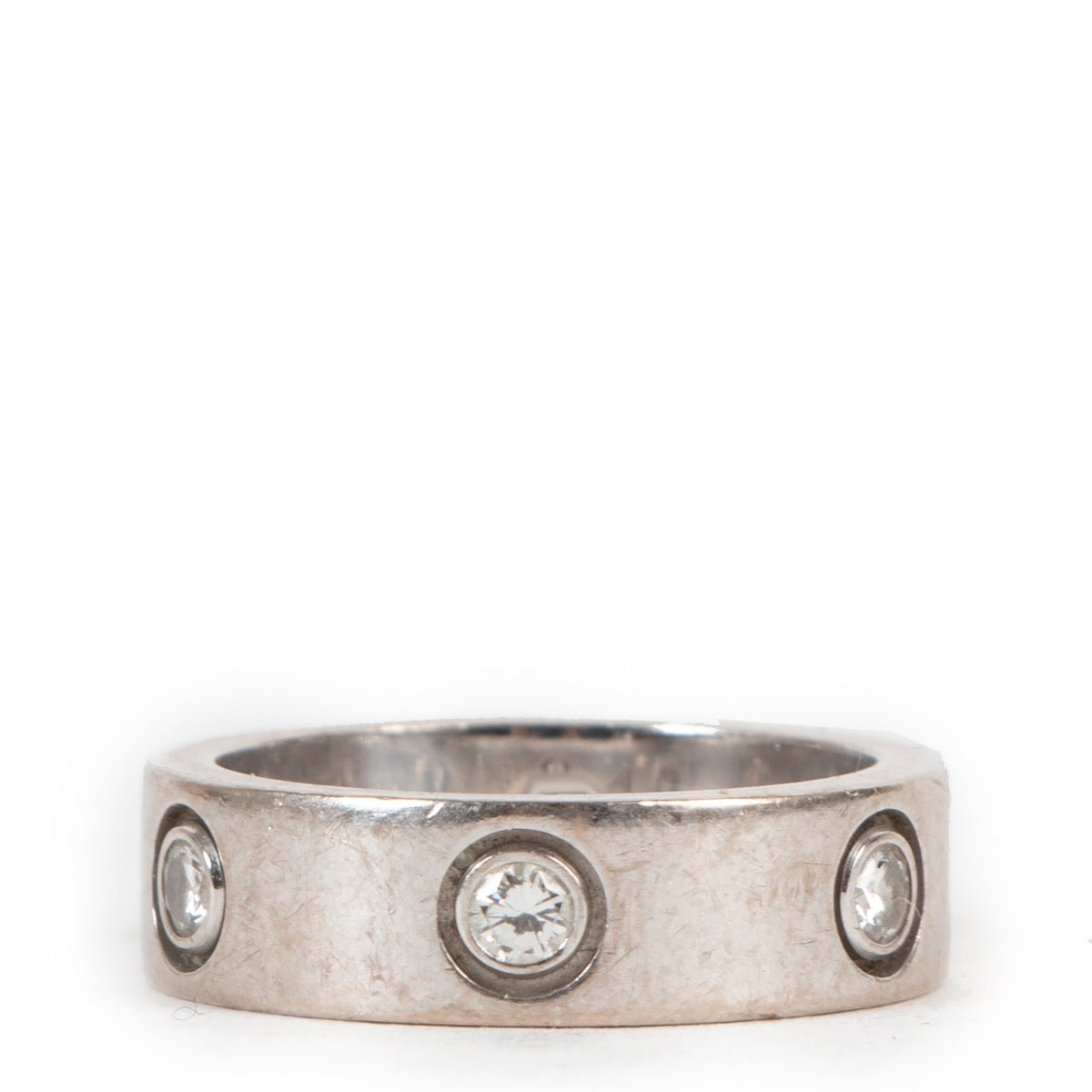 Shop safe online at Labellov in Antwerp this 100% authentic second hand Cartier Diamond White Gold LOVE Ring - Size 51