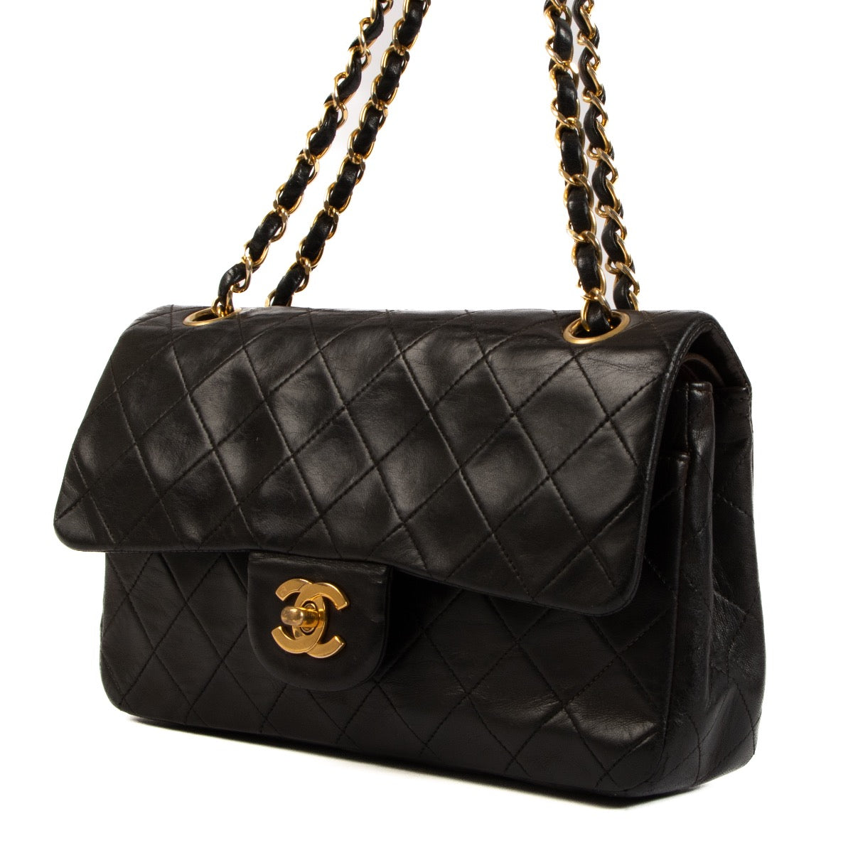 Shop safe online at Labellov in Antwerp, Brussels and Knokke this 100% authentic second hand Chanel Vintage Black Lambskin Small Classic Bag